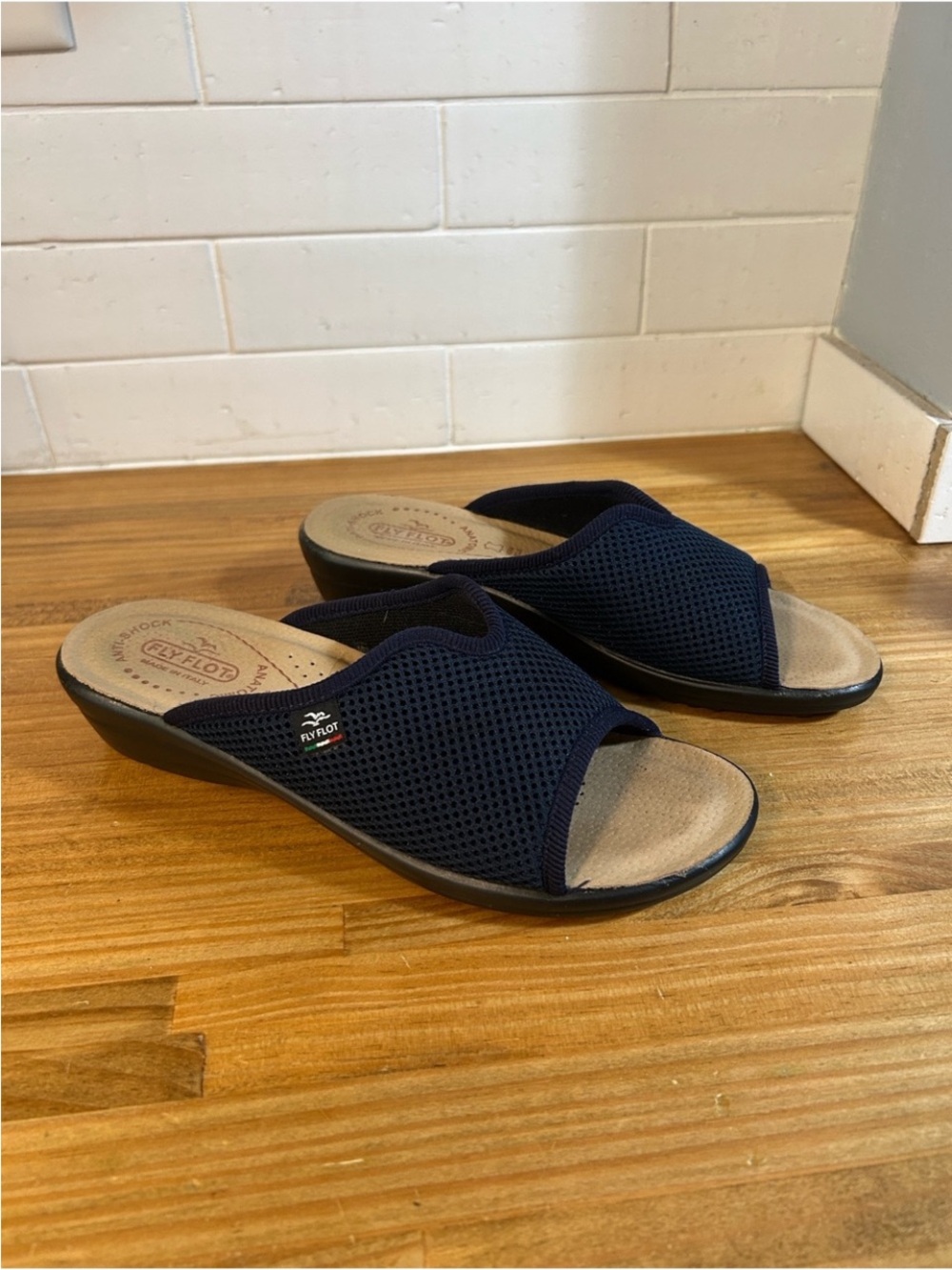 Fly Flot Slides Women’s
Blue Size EUR 38 = US Size 8
Anti Shock Anatomic - Picture 5 of 9